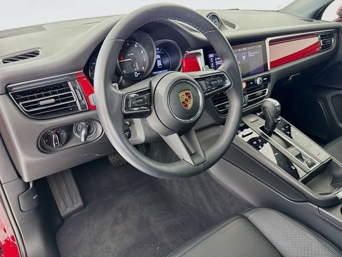 Certified 2025 Porsche Macan AWD/4WD image 4