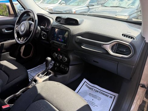 Used 2016 Jeep Renegade Latitude AWD/4WD image 38
