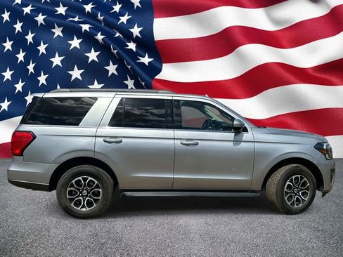 Used 2024 Ford Expedition XLT AWD/4WD image 6