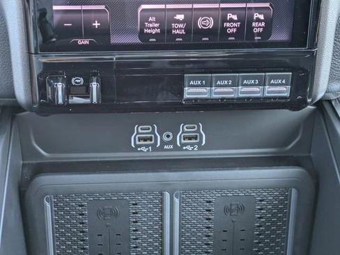 New 2026 RAM 3500 Laramie AWD/4WD image 17