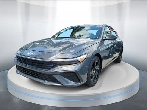 Used 2026 Hyundai Elantra Sport FWD image 3
