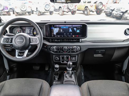 Used 2024 Jeep Wrangler Unlimited Sahara AWD/4WD image 13