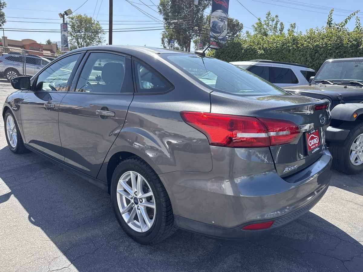 Used 2018 Ford Focus SE FWD image 5
