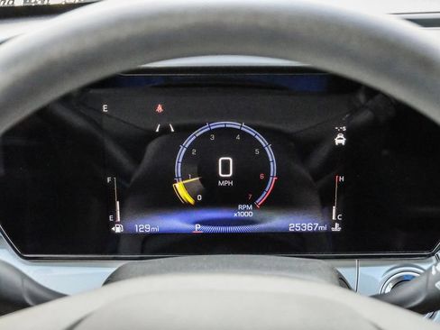 Used 2025 Chevrolet Trax LT FWD image 31