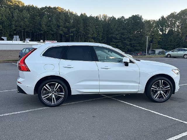 Used 2018 Volvo XC60 T5 Momentum w/ Vision Package AWD/4WD image 9