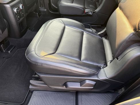 Used 2020 Ford Explorer XLT w/ Equipment Group 202A AWD/4WD image 40