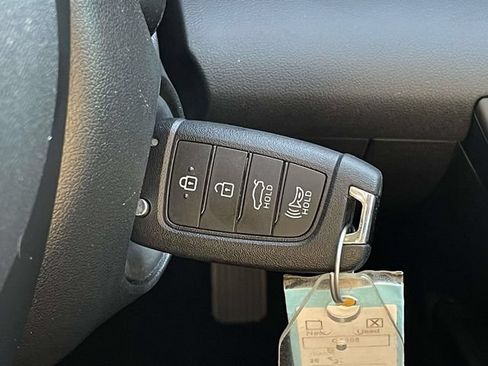 Certified 2026 Hyundai Elantra SE w/ Cargo Package FWD image 23