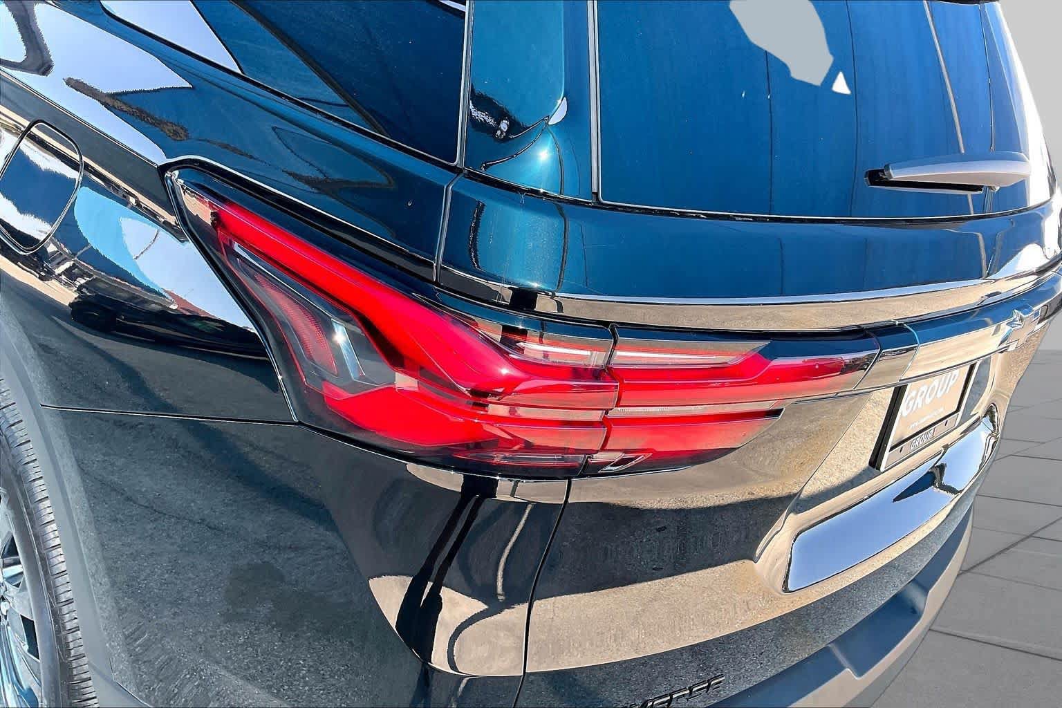 Used 2023 Chevrolet Traverse RS w/ LPO, Floor Liner Package FWD image 28