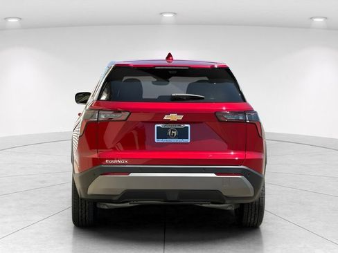 New 2026 Chevrolet Equinox LT w/ Convenience Package II FWD image 5
