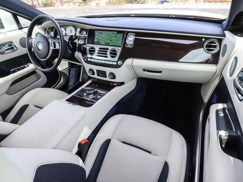 Used 2019 Rolls-Royce Dawn image 37
