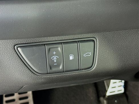 Certified 2025 Genesis G70 3.3T Advanced image 10