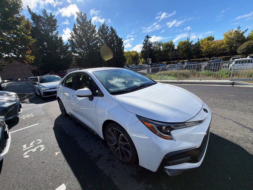 Used 2021 Toyota Corolla SE FWD image 3