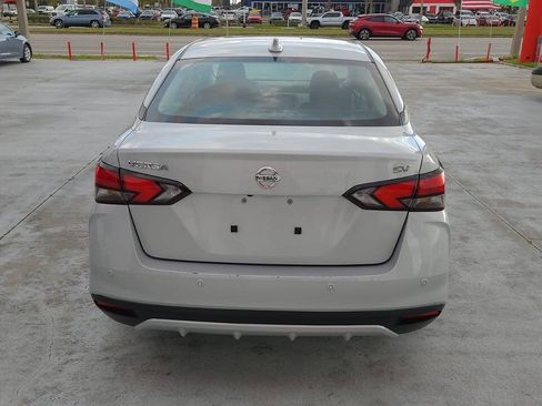 Used 2021 Nissan Versa SV FWD image 8