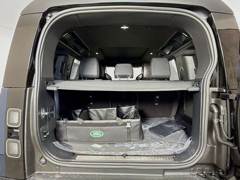 New 2026 Land Rover Defender 110 OCTA image 28