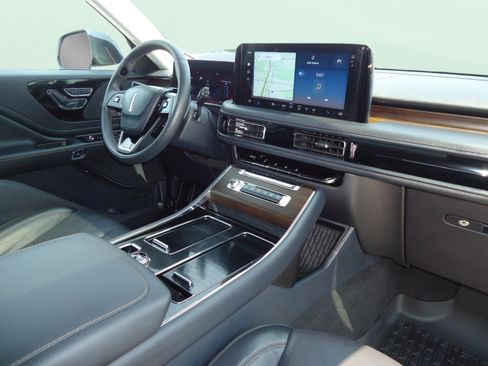 Certified 2025 Lincoln Aviator Reserve w/ Jet Appearance Package AWD/4WD image 27