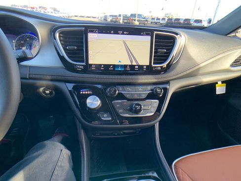 New 2026 Chrysler Pacifica Pinnacle AWD/4WD image 19