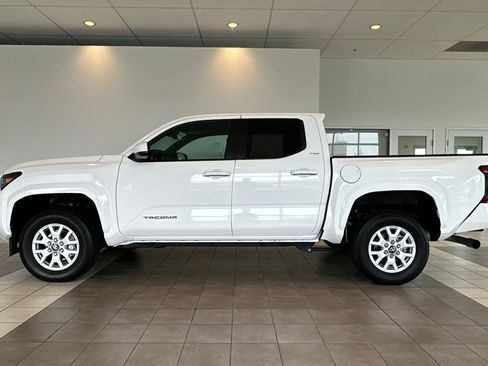 Certified 2025 Toyota Tacoma SR5 image 7