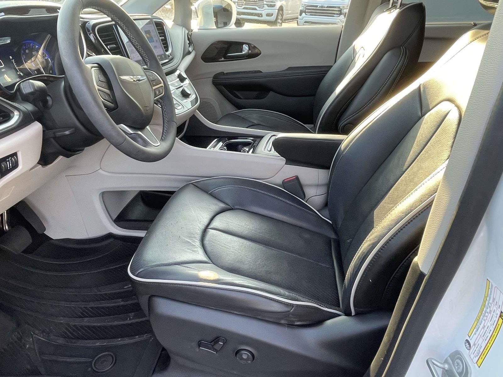Certified 2022 Chrysler Pacifica Limited AWD/4WD image 15
