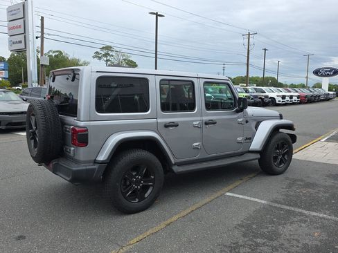 Used 2021 Jeep Wrangler Unlimited Sahara AWD/4WD image 7