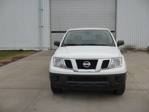 Used 2019 Nissan Frontier S image 3