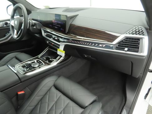 New 2026 BMW X7 xDrive40i image 17
