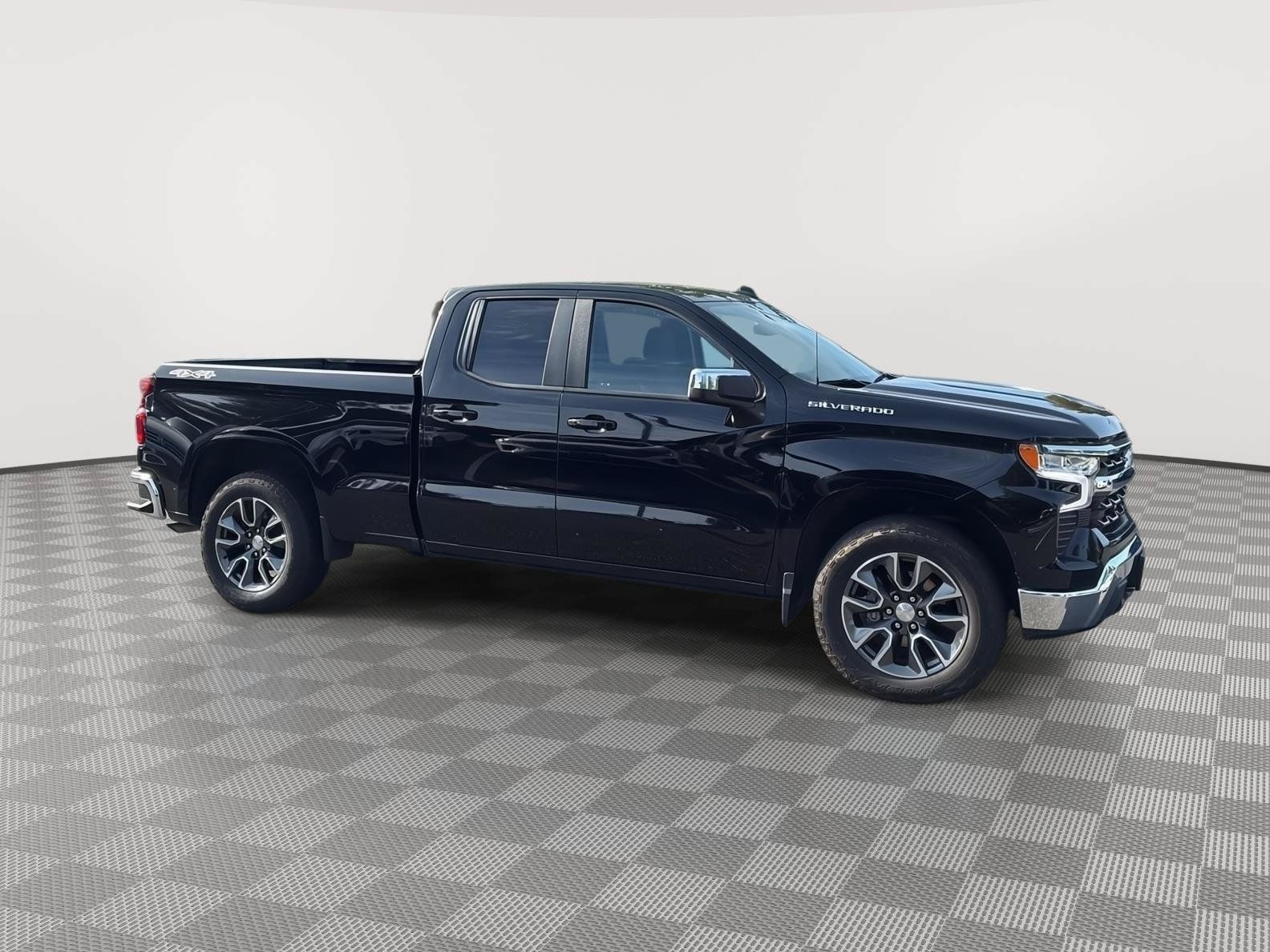 Used 2023 Chevrolet Silverado 1500 LT w/ Protection Package AWD/4WD image 4