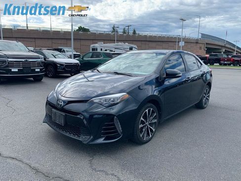 Used 2017 Toyota Corolla SE FWD image 3