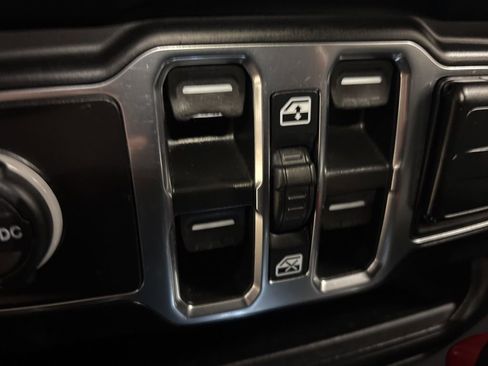 Used 2023 Jeep Gladiator Overland AWD/4WD image 24