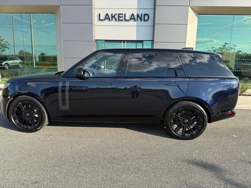 New 2025 Land Rover Range Rover Long Wheelbase SE image 4