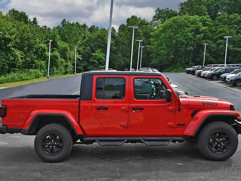 Used 2021 Jeep Gladiator Sport AWD/4WD image 6