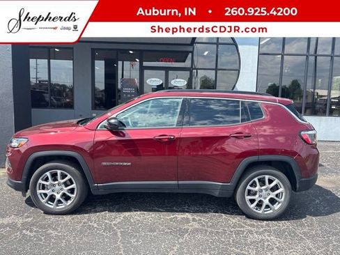 Used 2022 Jeep Compass Latitude AWD/4WD image 1