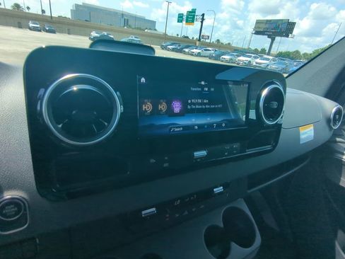 Used 2025 Mercedes-Benz Sprinter 2500 image 5