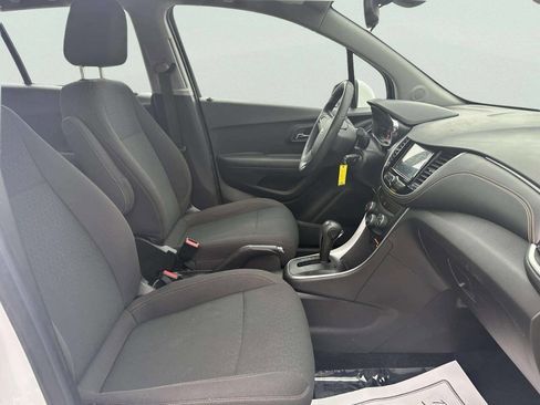 Used 2017 Chevrolet Trax LS AWD/4WD image 21