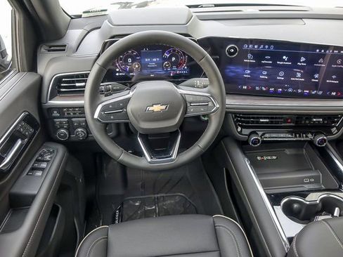 New 2026 Chevrolet Suburban Premier image 22