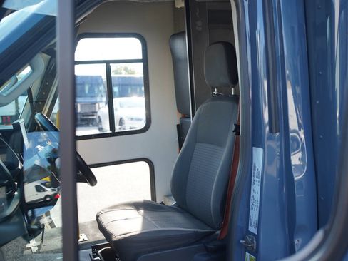 Used 2022 Ford Transit 350 DRW RWD image 18