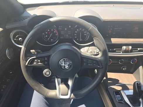 Used 2022 Alfa Romeo Stelvio Ti AWD/4WD image 7
