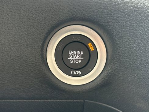 New 2027 Chrysler Pacifica Limited AWD/4WD image 23