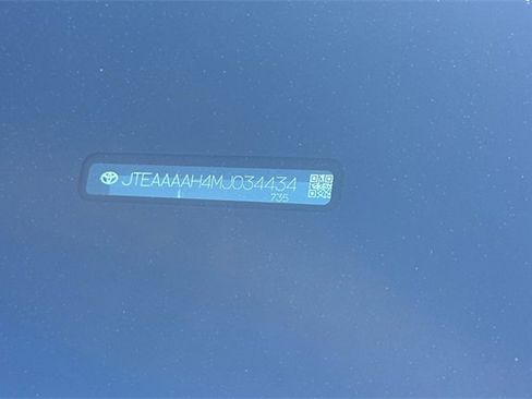 Used 2021 Toyota Venza Limited image 9