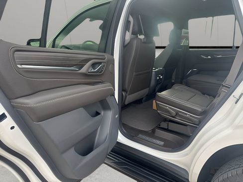 Used 2024 GMC Yukon Denali w/ Advanced Technology Package image 12