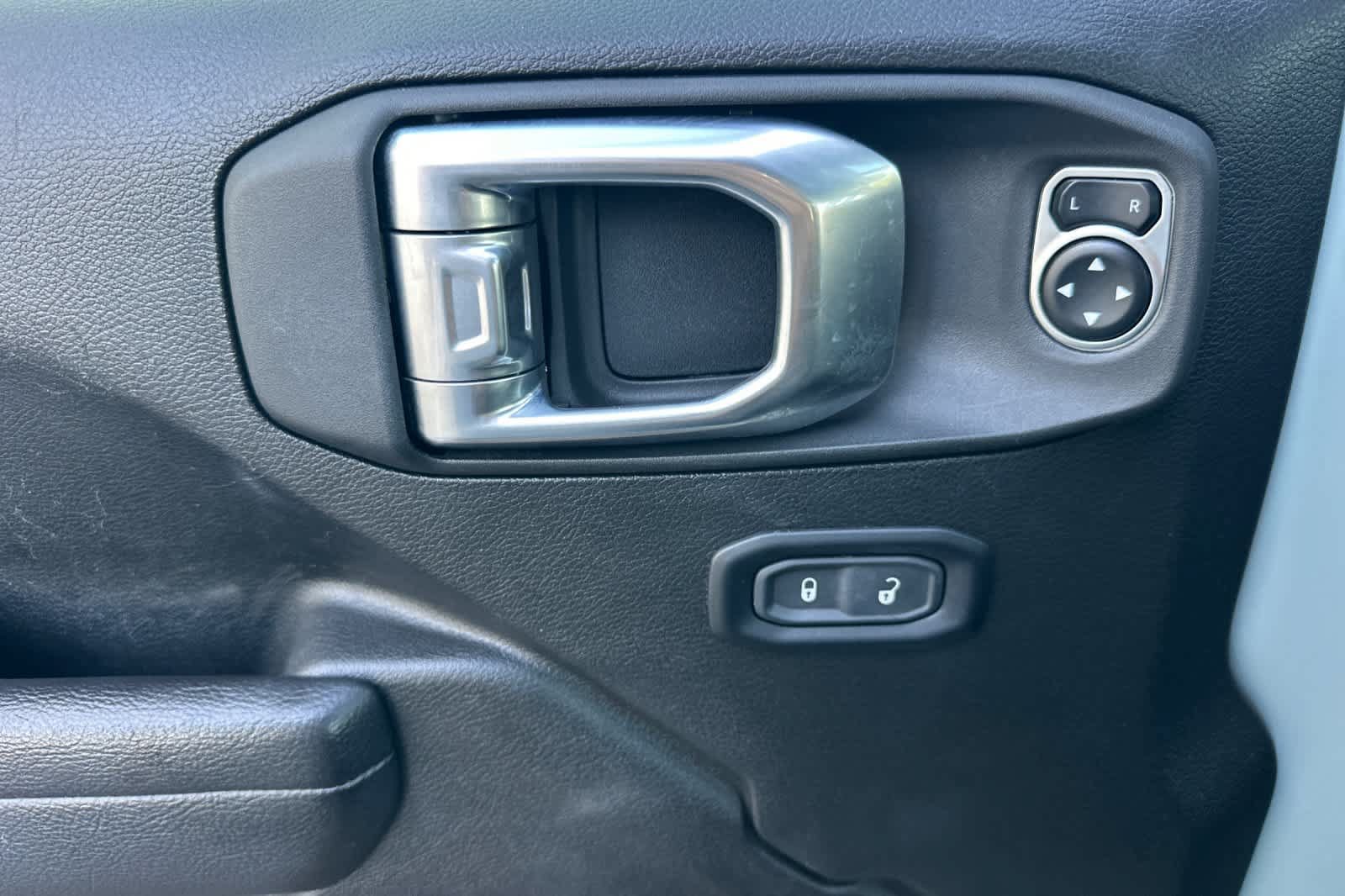 Used 2024 Jeep Wrangler Unlimited AWD/4WD image 13