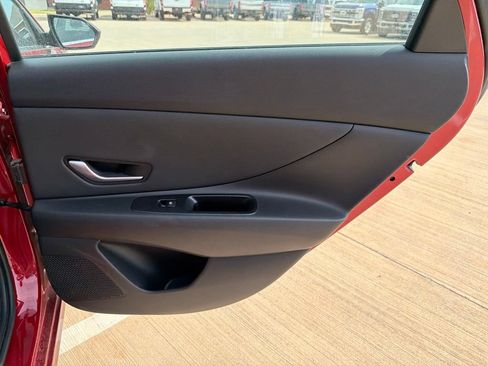 Used 2025 Hyundai Elantra SEL FWD image 20