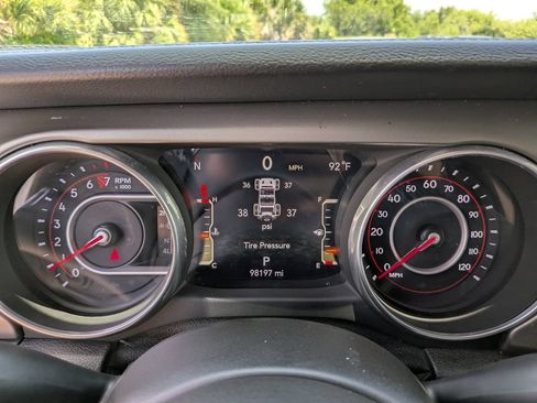 Used 2018 Jeep Wrangler Unlimited Rubicon AWD/4WD image 35