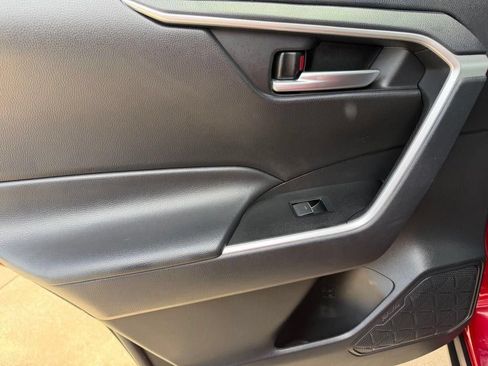 Used 2025 Toyota RAV4 XLE FWD image 12