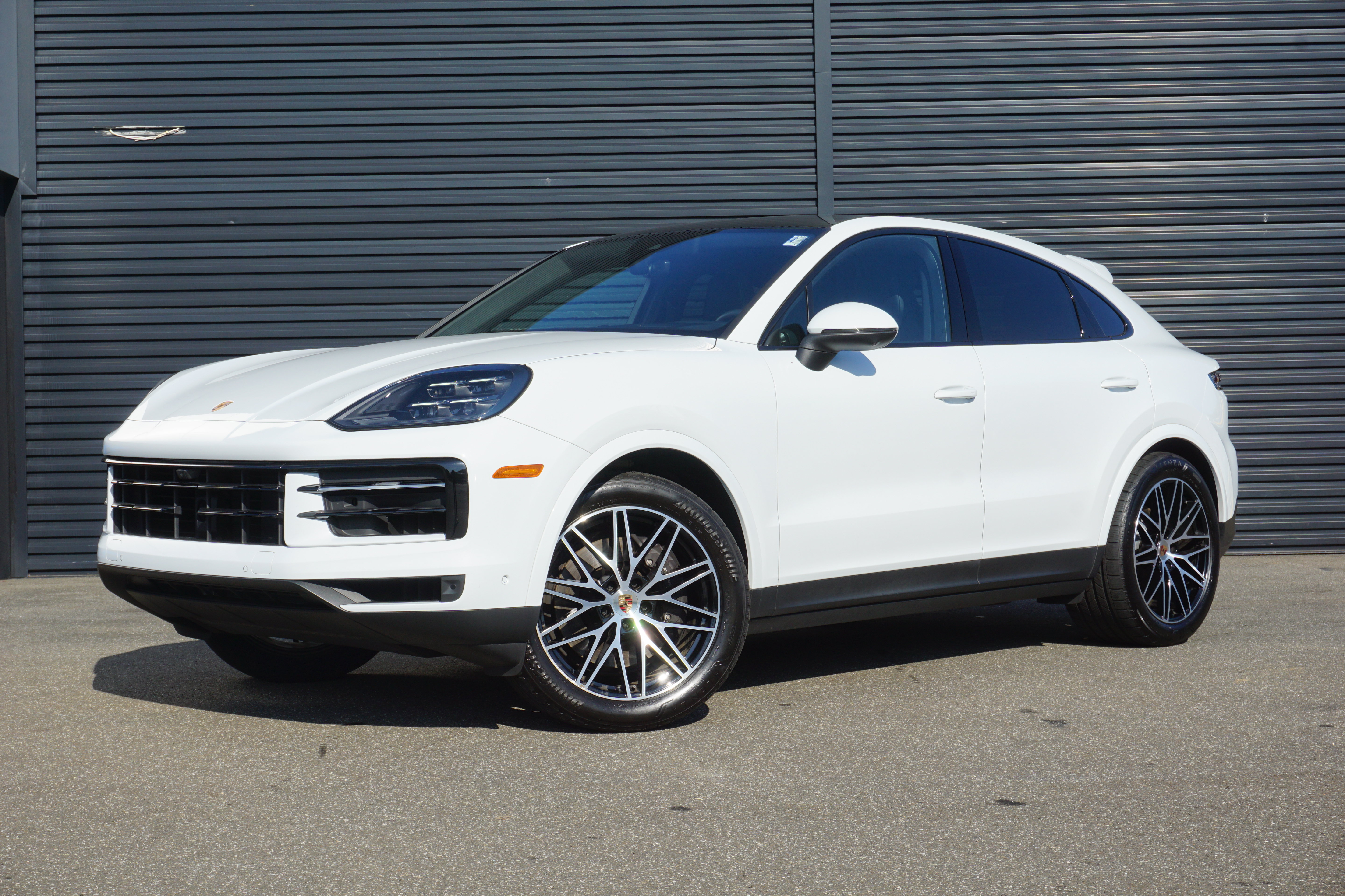 Certified 2025 Porsche Cayenne Coupe AWD/4WD image 1