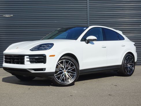 Certified 2025 Porsche Cayenne Coupe AWD/4WD image 1
