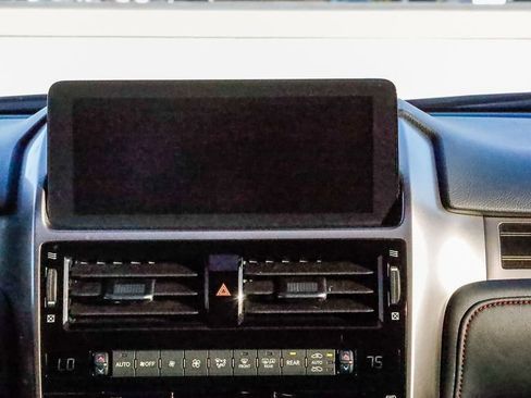 Used 2023 Lexus GX 460 Premium w/ Premium Package image 16