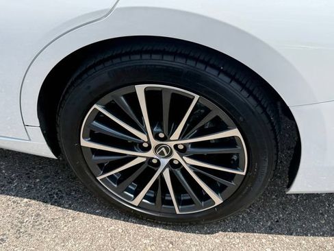 Used 2024 Lexus ES 300h w/ Premium Package FWD image 6