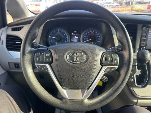Used 2020 Toyota Sienna LE image 17