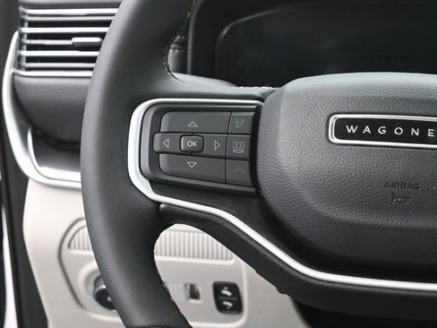 Used 2023 Jeep Wagoneer L Base w/ Premium Group I image 32