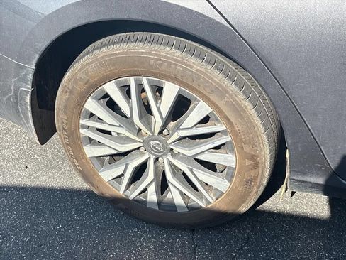 Used 2024 Nissan Altima 2.5 SV w/ SV Premium Package FWD image 6